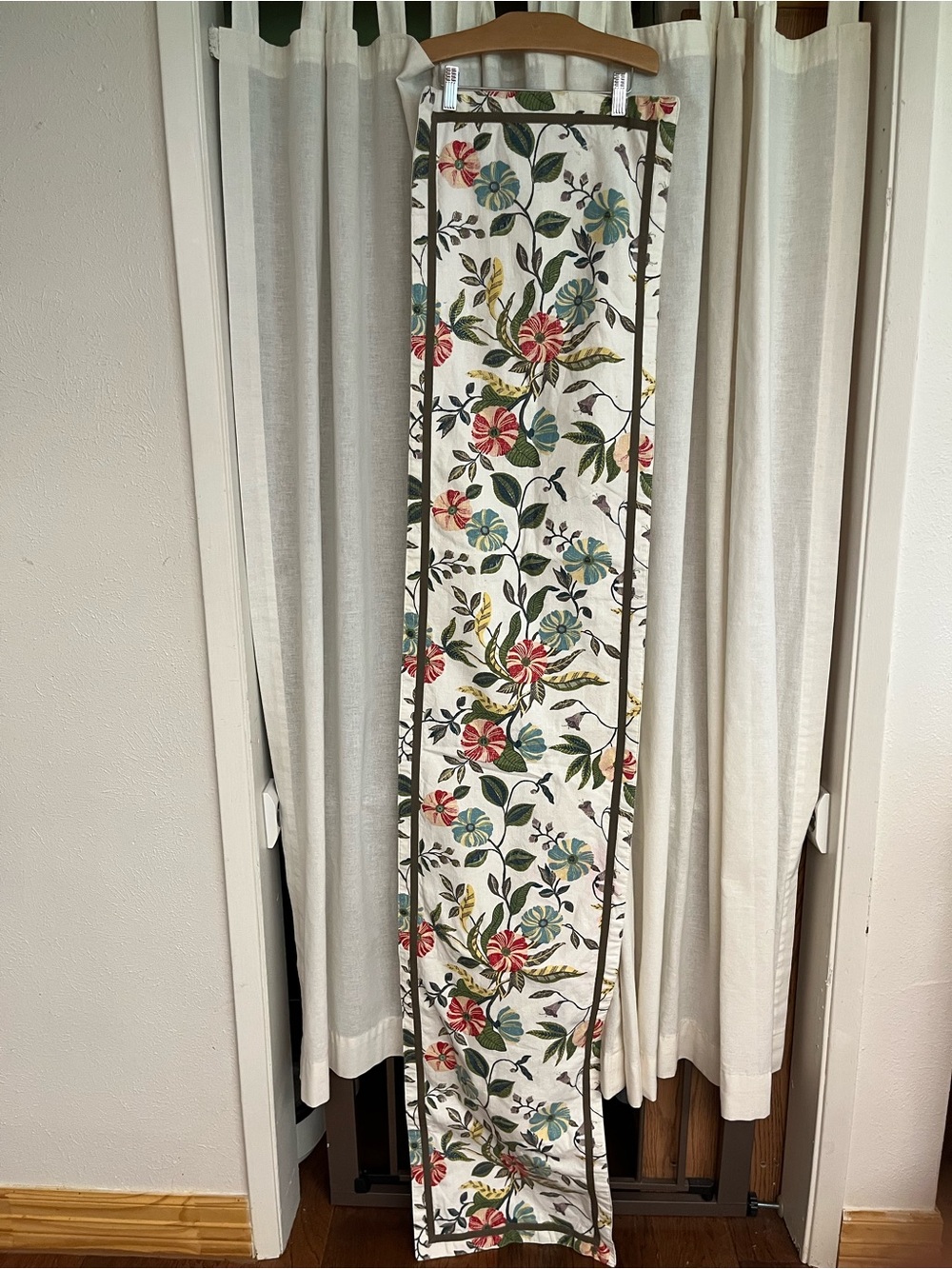 Vintage Floral Runner Table Scarf in Cream with Multicolor Blooms